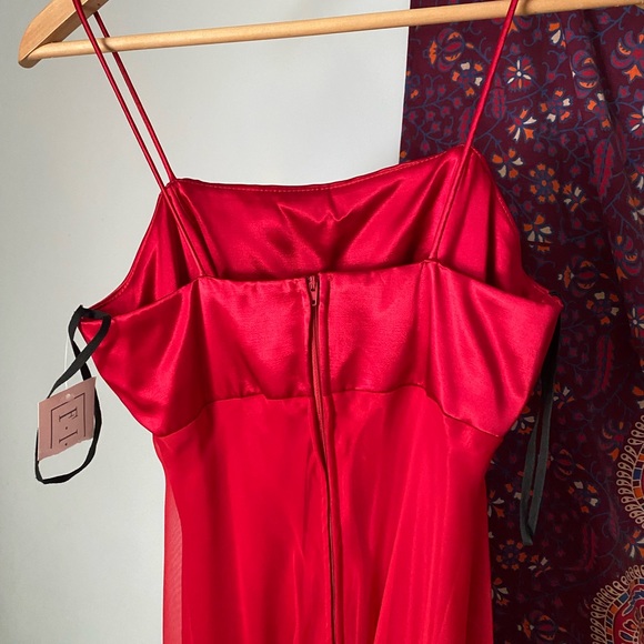 Vampy vintage satin gown - Picture 6 of 7